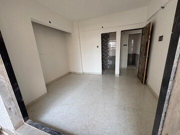 Room in 4 BHK Apartment at Kumar Parc Residences, Hadapsar – for Sale