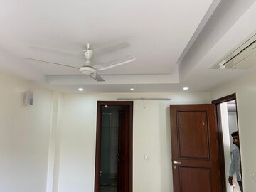 Building Lobby in 4 BHK Builder Floor at Safdarjang Enclave – for Rent