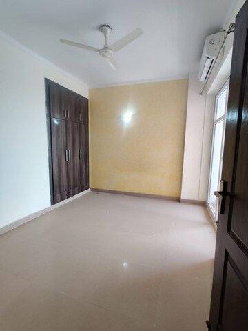 2.5 BHK Apartment For Sale in Amrapali Princely Estate, Sector 76