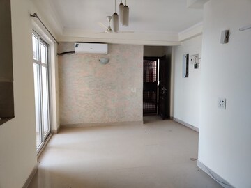 Room in 2.5 BHK Apartment at Amrapali Princely Estate, Sector 76 – for Sale