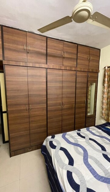 Bedroom in 2.5 BHK Apartment at Andheri West – for Rent