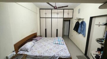 Bedroom in 2.5 BHK Apartment at Andheri West – for Rent