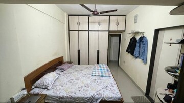 Bedroom in 2.5 BHK Apartment at Andheri West – for Rent