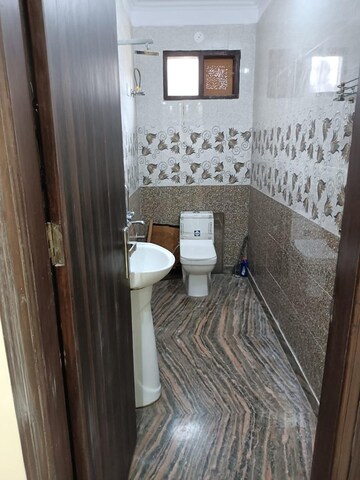 Bathroom in 1.5 BHK Builder Floor at Gagan Vihar – for Rent