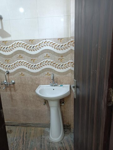 Bathroom in 1.5 BHK Builder Floor at Gagan Vihar – for Rent