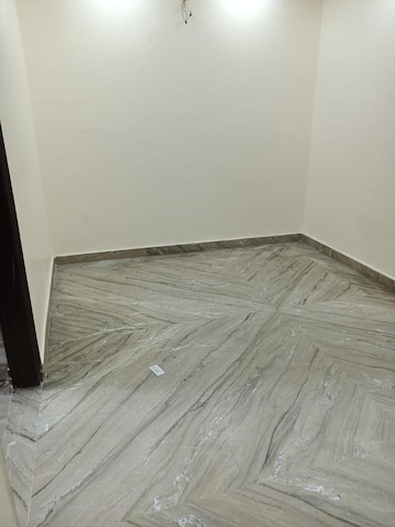 Room in 1.5 BHK Builder Floor at Gagan Vihar – for Rent
