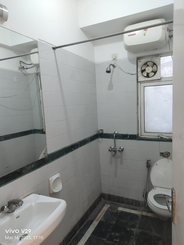 Bathroom, itc-garden-estate 2 Bedroom 1450 Sq.Ft. Apartment In Sector 24 Gurgaon 8357337
