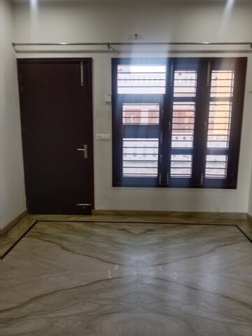 Room in 2 BHK Builder Floor at Sector 7 – for Rent