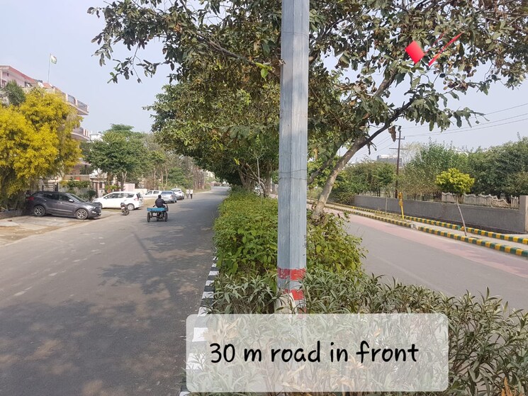 Garden, sector 44  240 Sq.Mt. Plot In Sector 44 Noida 8357394