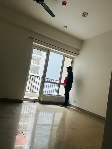 Room in 2 BHK Apartment at Panchsheel Greens II, Sector 16 Greater Noida – for Rent