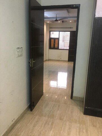 Room in 1.5 BHK Builder Floor at Laxmi Nagar – for Rent