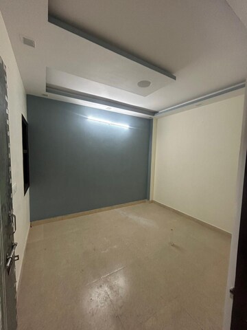 Room in 1.5 BHK Builder Floor at Laxmi Nagar – for Rent