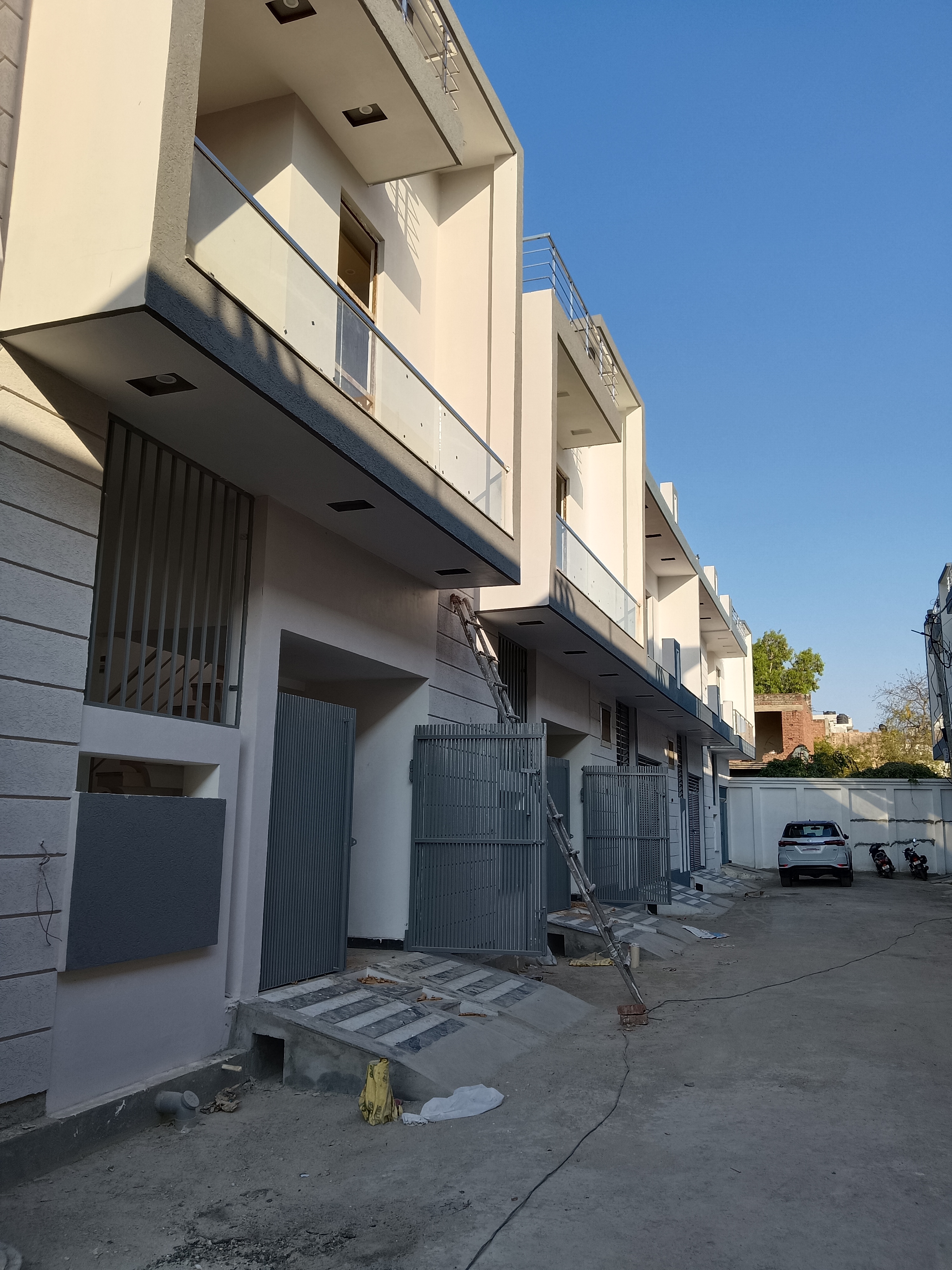 3 BHK + Servant Room Independent House For Sale in Shiv Kunj 