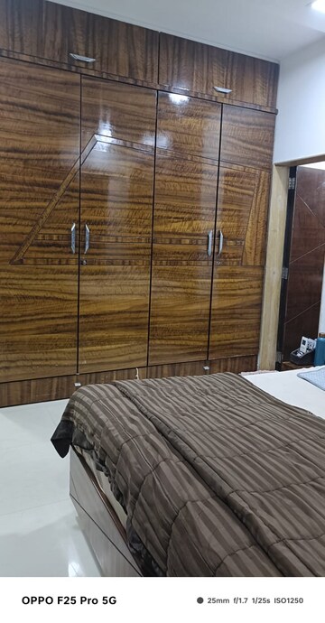 Room in 3 BHK Apartment at Lotus Sky Garden, Malad West – for Rent