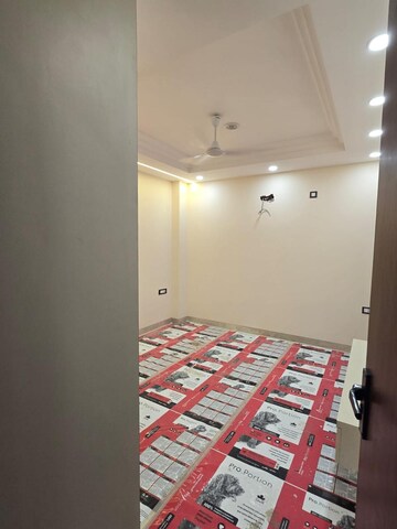 Room in 2.5 BHK Builder Floor at Jagriti Enclave – for Rent