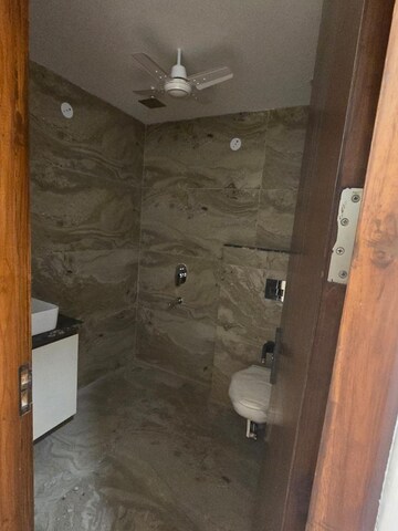 Bathroom in 2.5 BHK Builder Floor at Jagriti Enclave – for Rent
