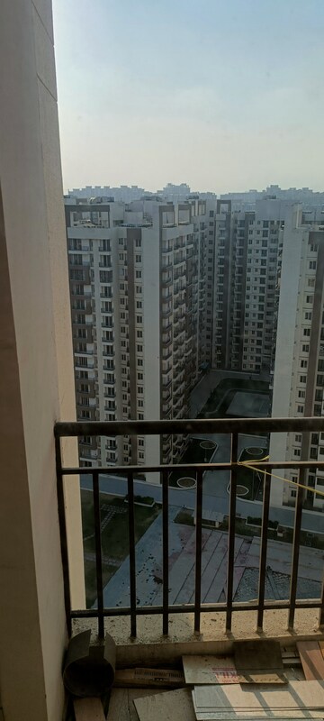 3 BHK Apartment For Sale in Amrapali Golf Homes, Sector 4, Greater Noida