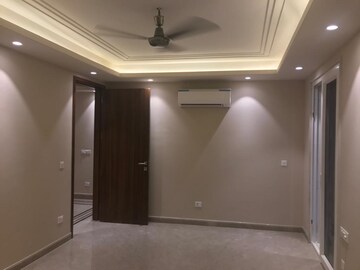 Room in 4 BHK Apartment at Greater Kailash ii – for Rent