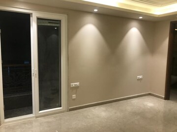 Room in 4 BHK Apartment at Greater Kailash ii – for Rent