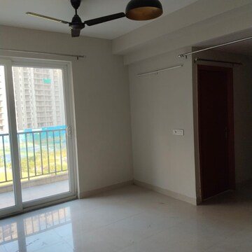 Room in 2 BHK Apartment at Tata Eureka Park, Sector 150 – for Rent