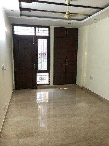Room in 3 BHK Apartment at Shivalik Colony – for Rent