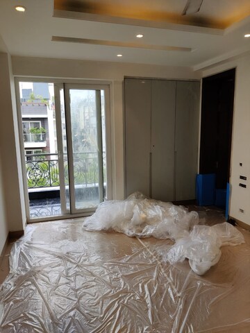 Room in 4 BHK Apartment at Greater Kailash ii – for Sale