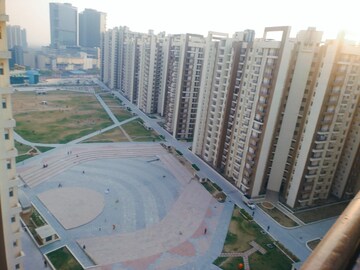 Master Bedroom in 3 BHK Apartment at Amrapali Golf Homes, Sector 4, Greater Noida – for Sale