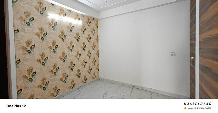 Room, sector 73 2.5 Bedroom 1100 Sq.Ft. Builder Floor In Sector 73 Noida 8358394