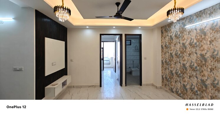 Room, sector 73 2.5 Bedroom 1100 Sq.Ft. Builder Floor In Sector 73 Noida 8358394