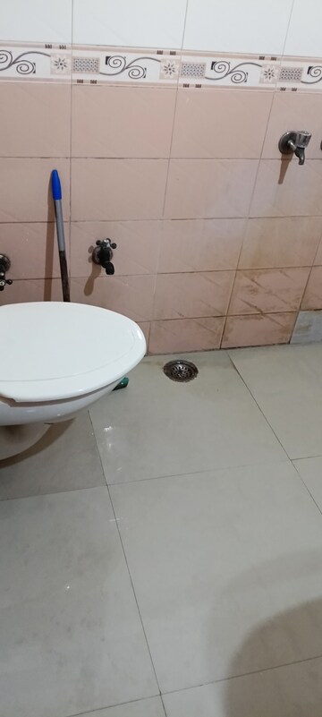 Bathroom in 1.5 BHK Villa at RWA Apartments Sector 51, Sector 51 – for Rent