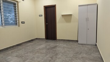 Room in 3 BHK Apartment at Khajaguda – for Rent