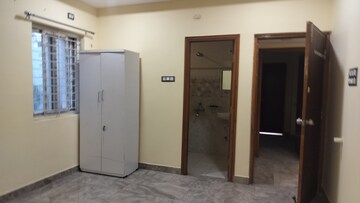 Room in 3 BHK Apartment at Khajaguda – for Rent