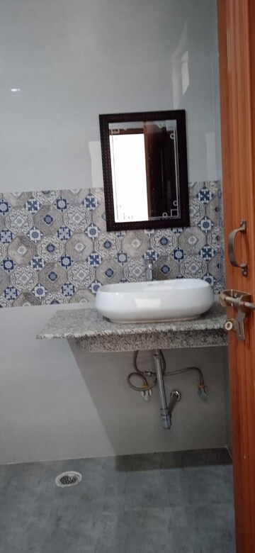 Bathroom in 2 BHK Independent House at Gomti Nagar – for Rent