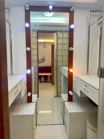 Bathroom in 4 BHK Apartment at Oberoi Realty Sky Heights, Andheri West – for Rent