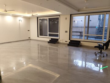 Room in 3 BHK Builder Floor at Geetanjali Enclave – for Rent