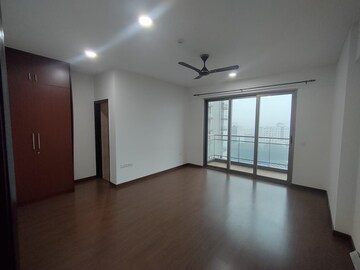 Room in 3 BHK Apartment at Tata Primanti Phase 2, Sector 72 – for Rent