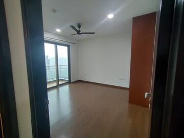 Room in 3 BHK Apartment at Tata Primanti Phase 2, Sector 72 – for Rent