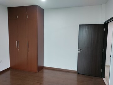 Room in 3 BHK Apartment at Tata Primanti Phase 2, Sector 72 – for Rent