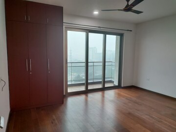 Room in 3 BHK Apartment at Tata Primanti Phase 2, Sector 72 – for Rent