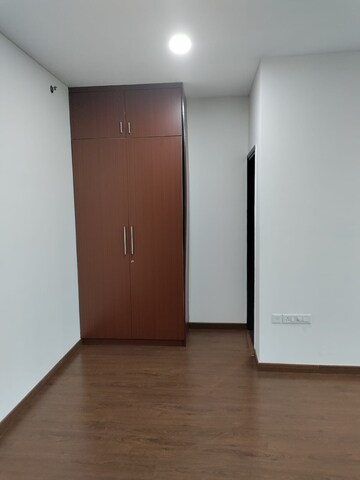Room in 3 BHK Apartment at Tata Primanti Phase 2, Sector 72 – for Rent
