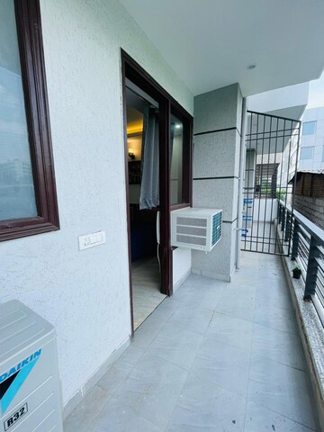Building Lobby in 1.5 BHK Builder Floor at Sushant Lok 2, Sector 57 – for Rent