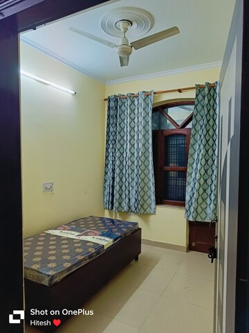 Bedroom in 1.5 BHK Builder Floor at Sector 40 – for Rent