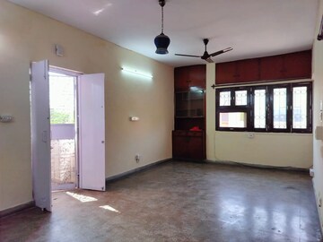 Room in 2 BHK Apartment at Sarita Vihar – for Rent