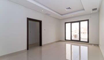 Room in 2 BHK Apartment at Ruparel Ariana, Parel – for Rent