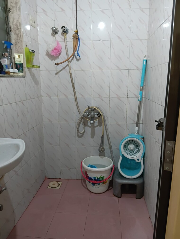 Bathroom, vile parle east 1 RK 275 Sq.Ft. Apartment In Vile Parle East Mumbai 8358944