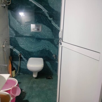 Furnished Amenities in 1 BHK Apartment at Vile Parle East – for Sale