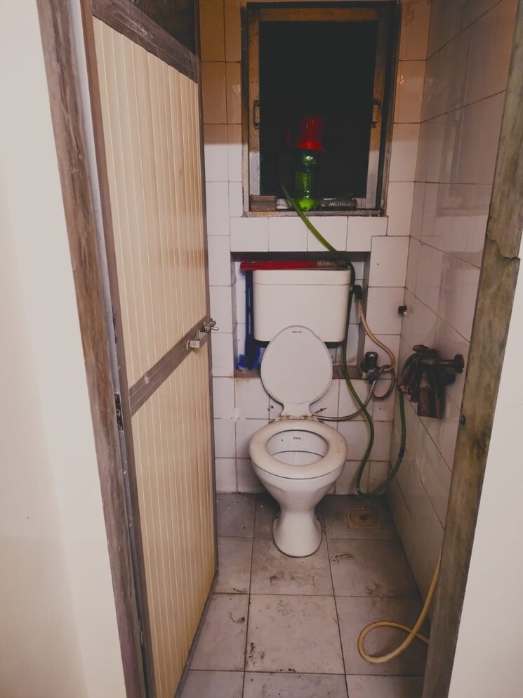 Bathroom, vile parle east 1 RK 330 Sq.Ft. Apartment In Vile Parle East Mumbai 8358957