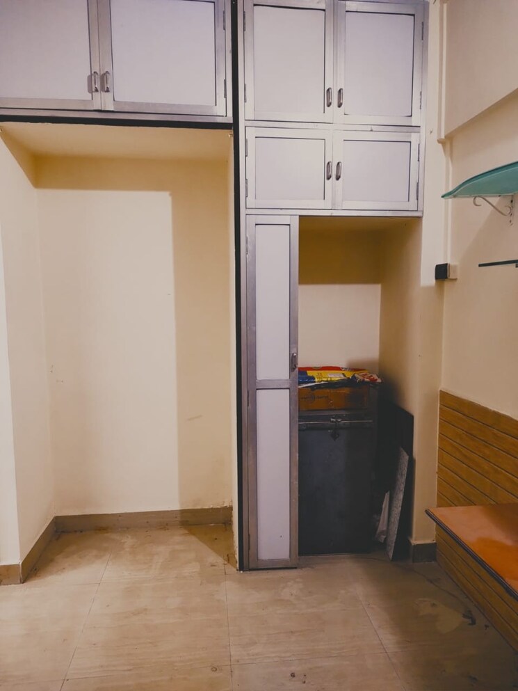 Room, vile parle east 1 RK 330 Sq.Ft. Apartment In Vile Parle East Mumbai 8358957