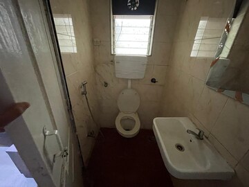 Bathroom in 4 BHK Apartment at Imperial Heights Goregaon West, Goregaon West – for Rent