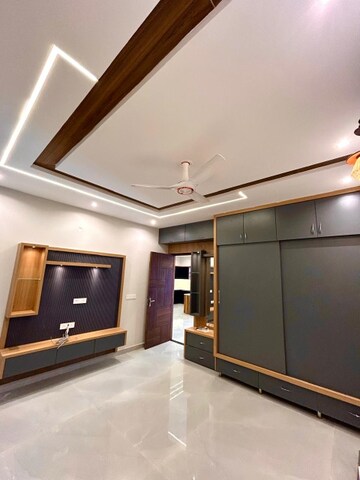 Furnished Amenities in 4 BHK Villa at Sector 125 – for Sale